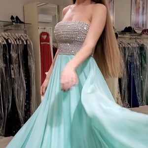 NWT Sherri Hill Strapless chiffon dress, mint, size 8